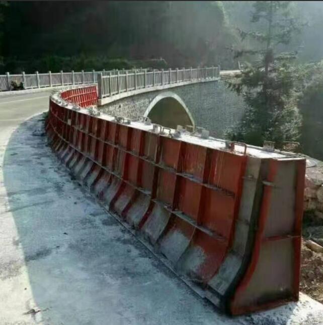 隔离墩宝威在线（中国）.jpg